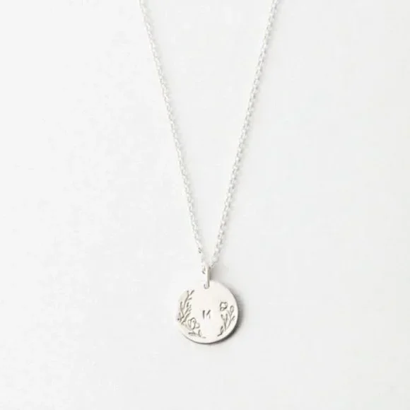 Floral Letter Q Initial Dainty Circle Disc Engraved Pretty Gift Trendy Necklace - Picture 9 of 16